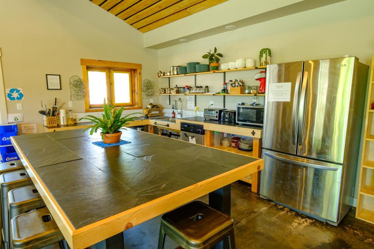 Eastside Guesthouse And Bivy Бишъп Екстериор снимка