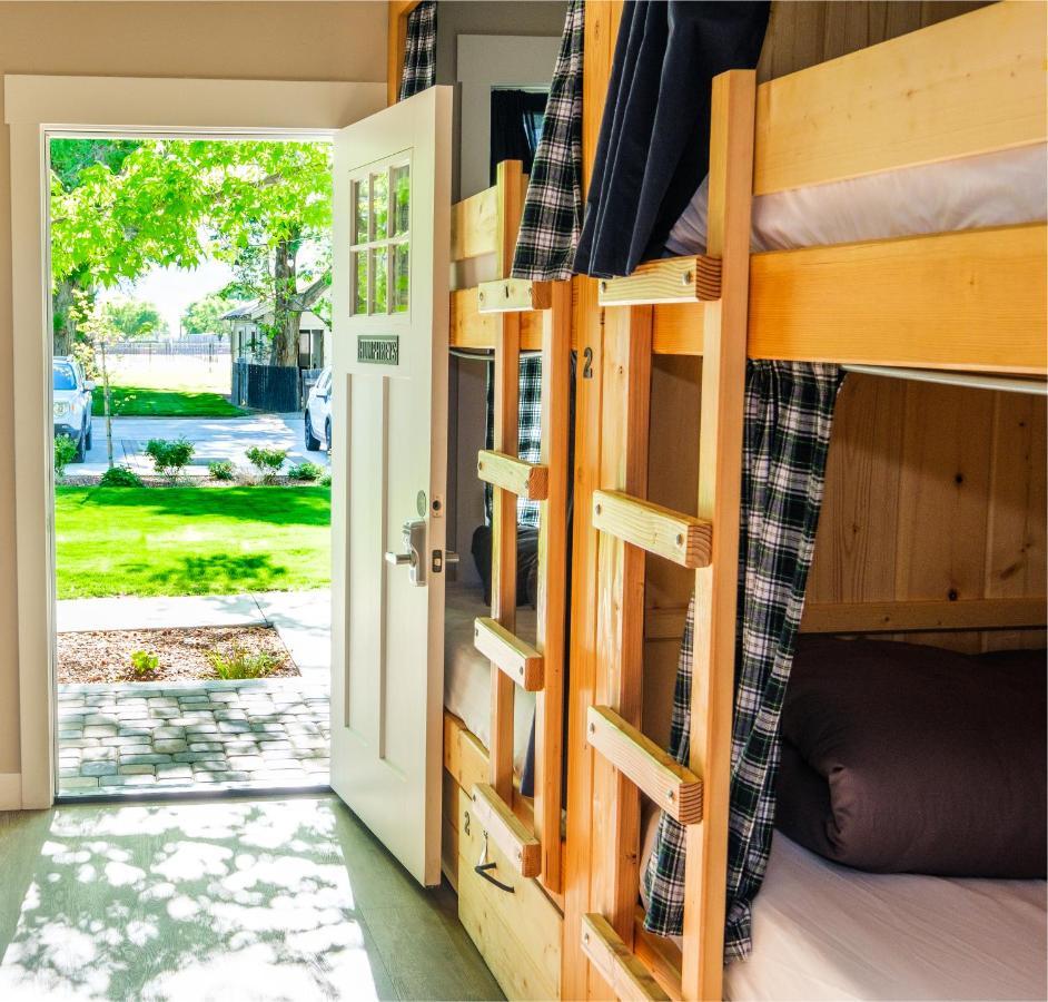 Eastside Guesthouse And Bivy Бишъп Екстериор снимка