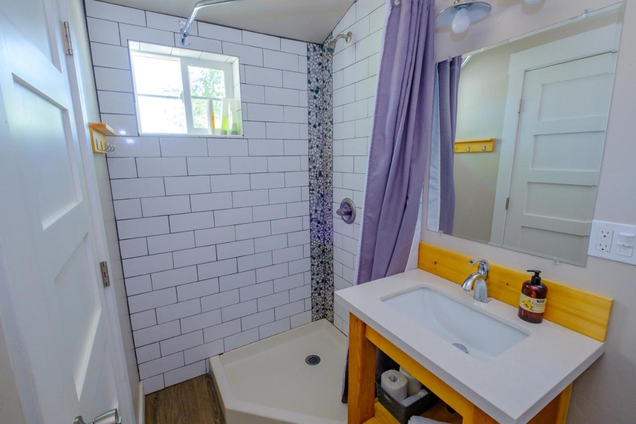 Eastside Guesthouse And Bivy Бишъп Екстериор снимка