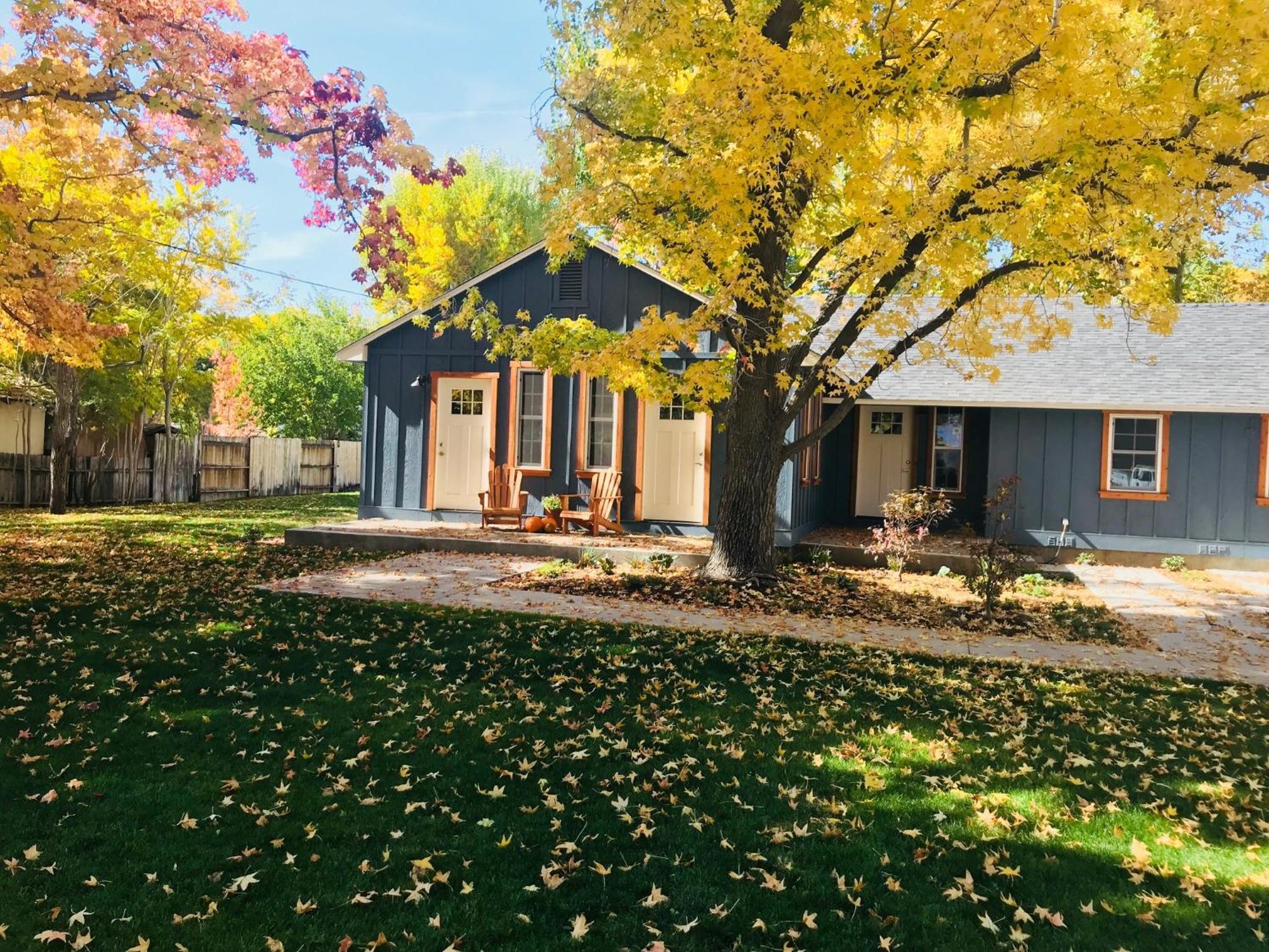 Eastside Guesthouse And Bivy Бишъп Екстериор снимка